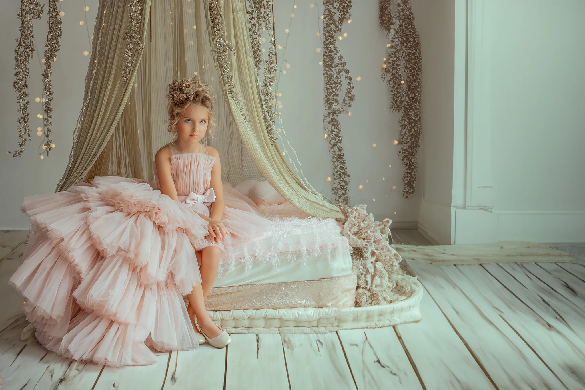 Retrato infantil de Navidad en una escenografía de ensueño