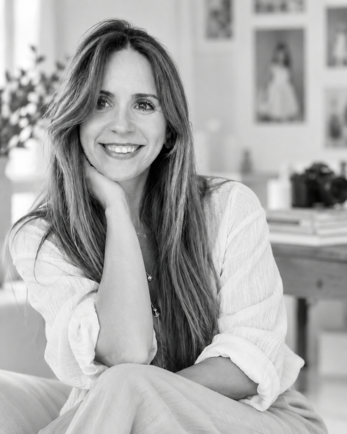 Retrato de Noelia en blanco y negro en su estudio